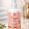 Magic Lizz – Spray lissant thermoprotecteur MYA COSMETIC – flacon avec macaron protection thermique sur plan de marbre